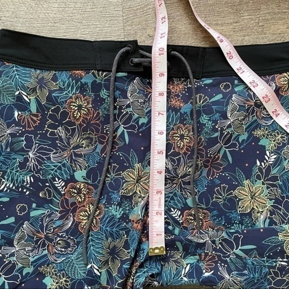 New J Crew Mens 9" Stretch Board Shorts Navy Blue Floral Print - Picture 5 of 9